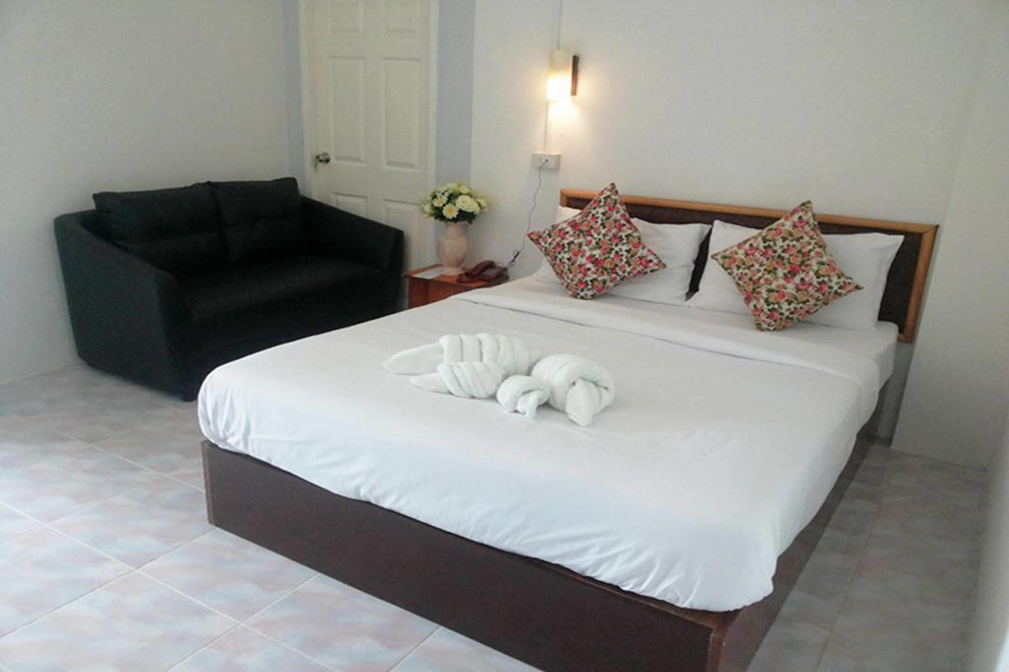 Hotel De Ratt Phuket Exterior foto