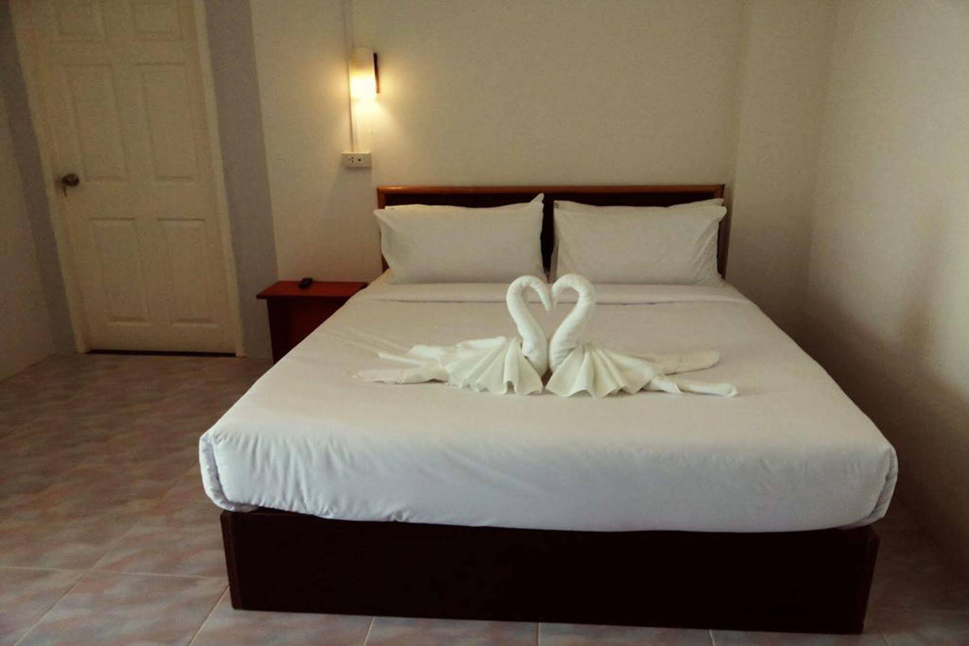 Hotel De Ratt Phuket Exterior foto